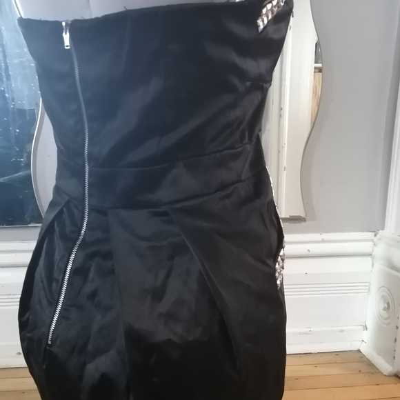 Strapless party dress (with pockets!) - Picture 2 of 4